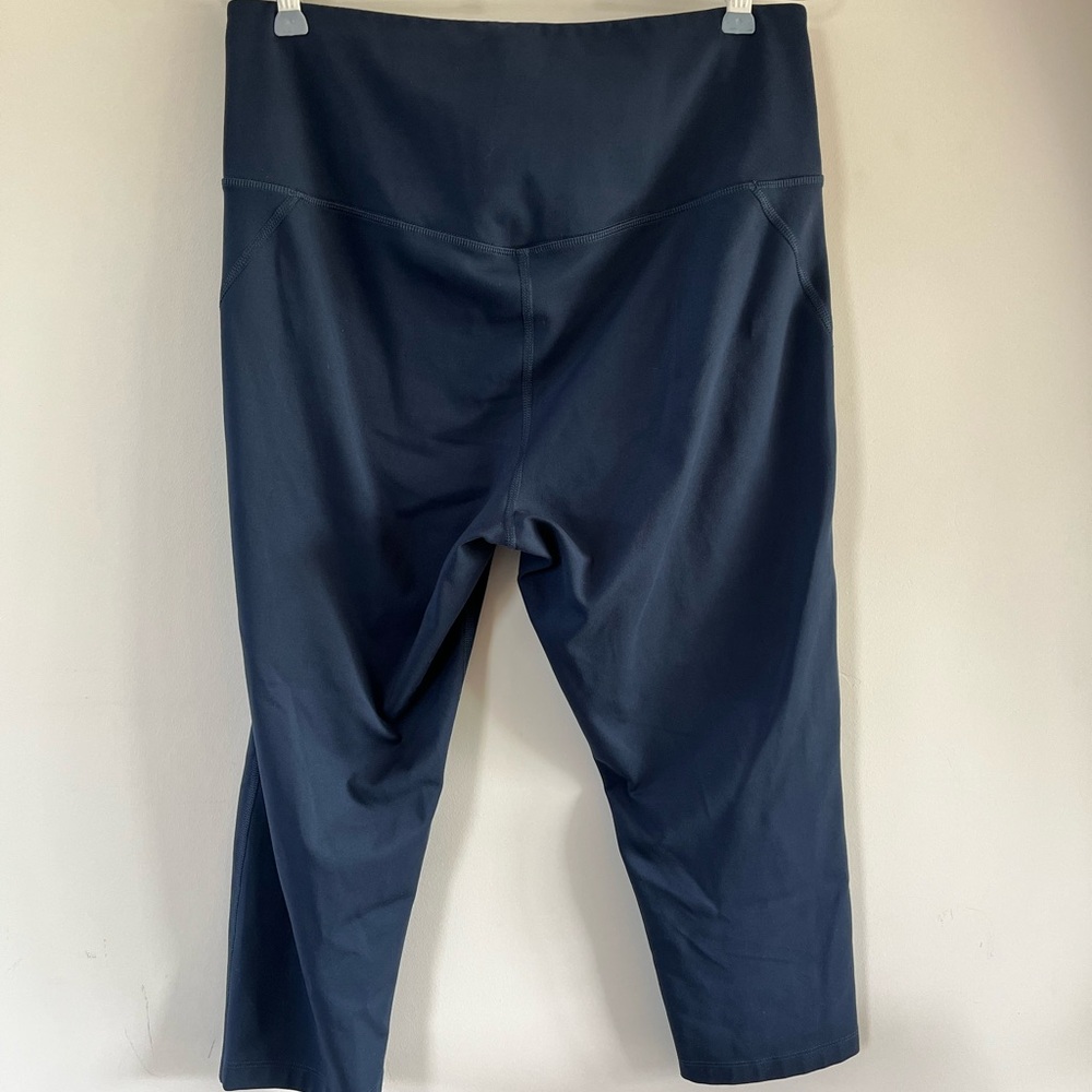 Terrace Compressive High Rise Capris - Picture 2 of 3